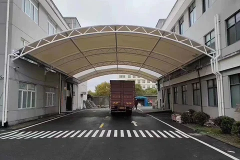 厂房间货运通道膜结构雨棚现场实拍