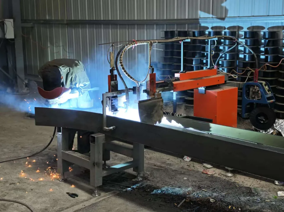 Steel beam welding in the Qingsong workshop