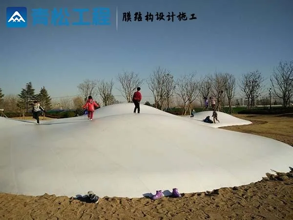 Outdoor inflatable play clouds — reference image