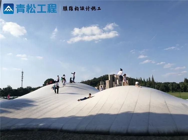 Air-inflated play clouds — reference image