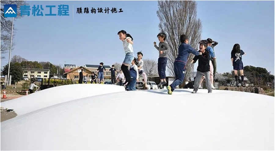 Photogenic inflatable play cloud attractions — reference image
