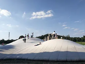 Air-inflated play clouds