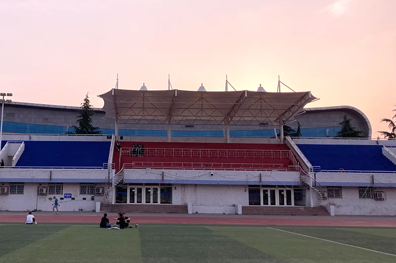 Landscape membrane grandstands for schools