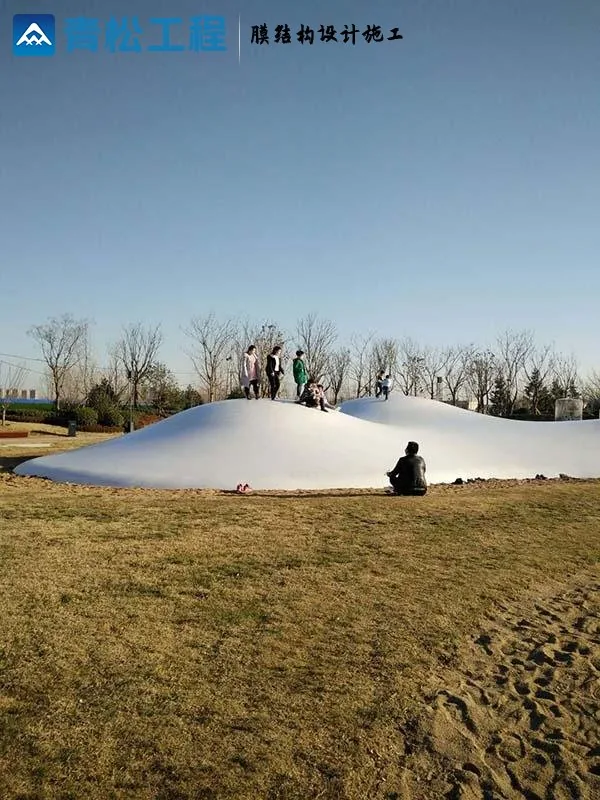Inflatable play clouds on sand — reference image