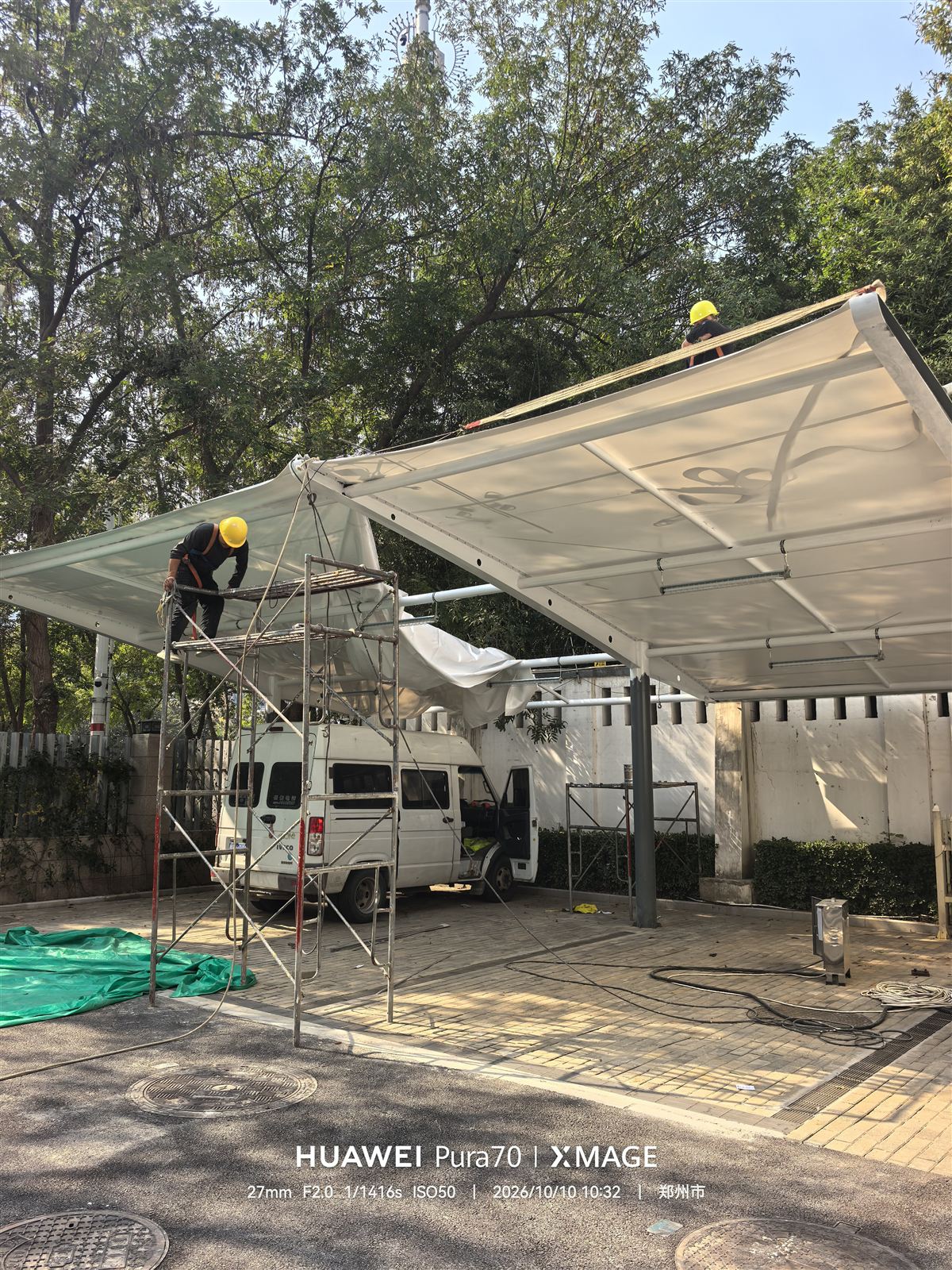 郑州高新区膜结构停车棚膜面安装施工现场