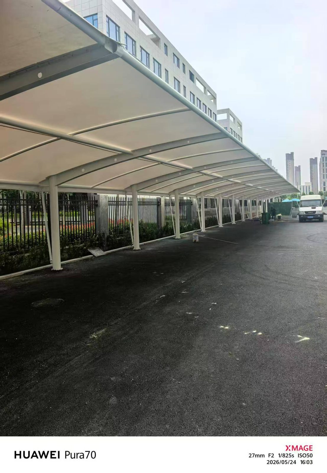 郑州高新区天健湖附近拉杆停车棚施工案例