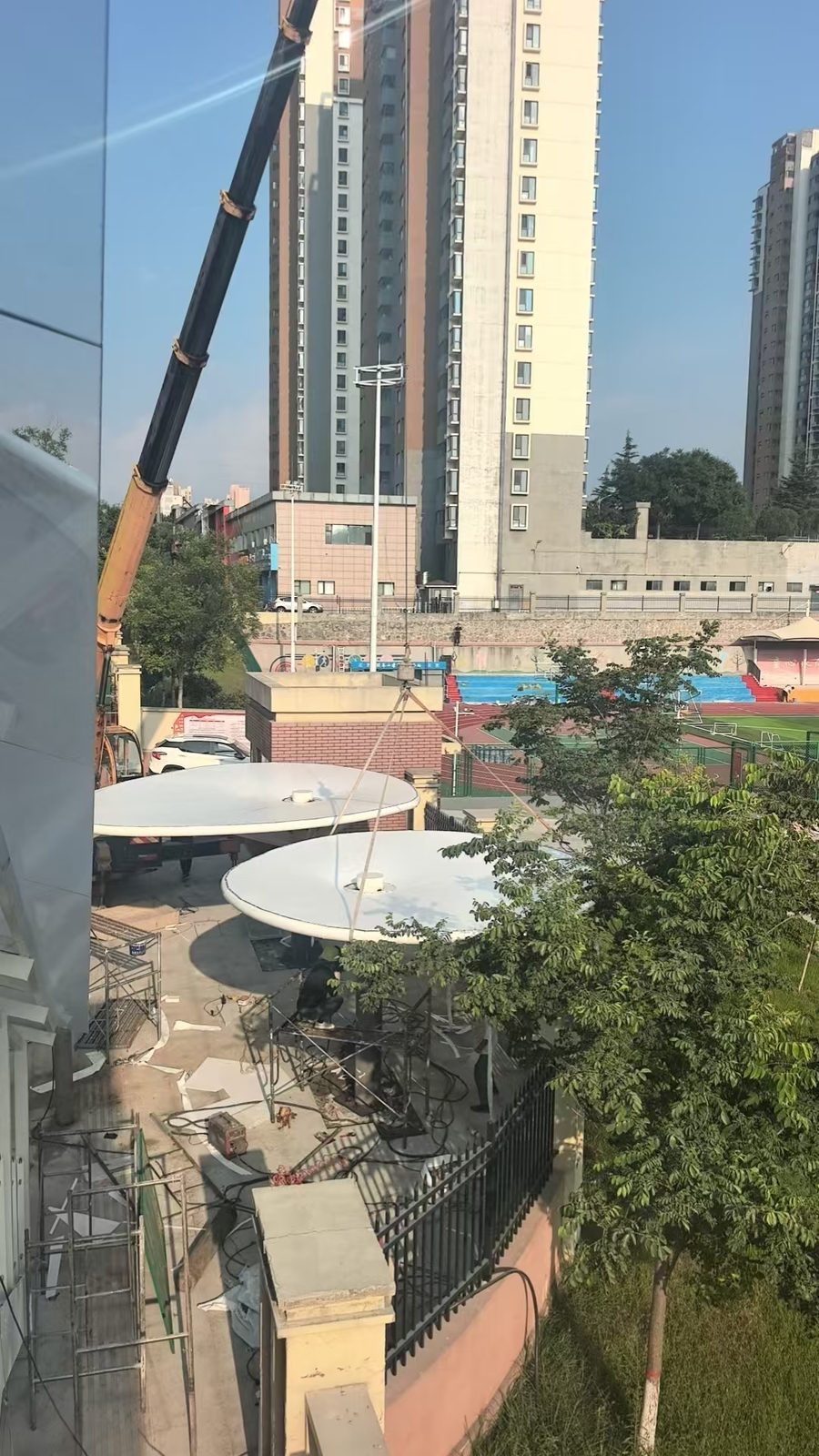 晋城景观棚与周边建筑绿化的位置关系