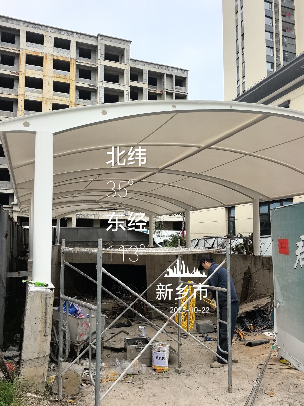 地库膜结构入口立柱及脚手架施工现场