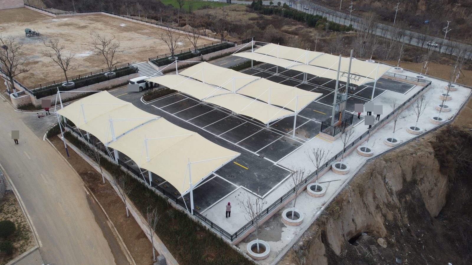 郑州荥阳市多排拉杆膜结构停车棚及棚间车道航拍